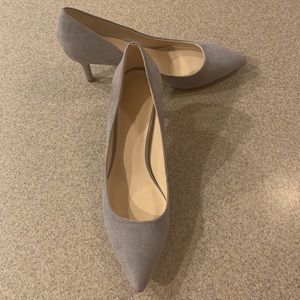 Nine West Size 7 1/2 Gray 2 Inch Heel